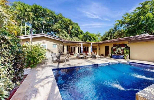 2920 Columbus Blvd - 2920 Columbus Boulevard, Coral Gables, FL 33134