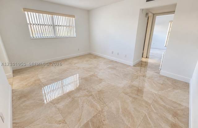 7540 SW 59th Ct Gallery 2