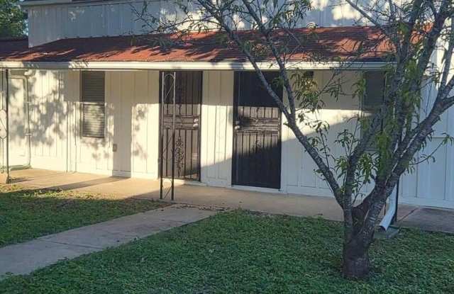 122 LONE STAR BLVD Gallery 2