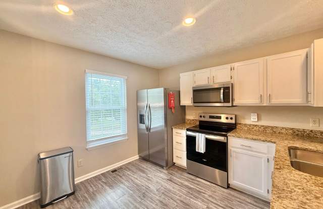 **OFFERING REFUNDABLE APPLICATION FEES** Spacious 3BD, 2BA Durham Home with a Bonus Loft and Office/Den Only 10 Minutes from Downtown Durham Gallery 3