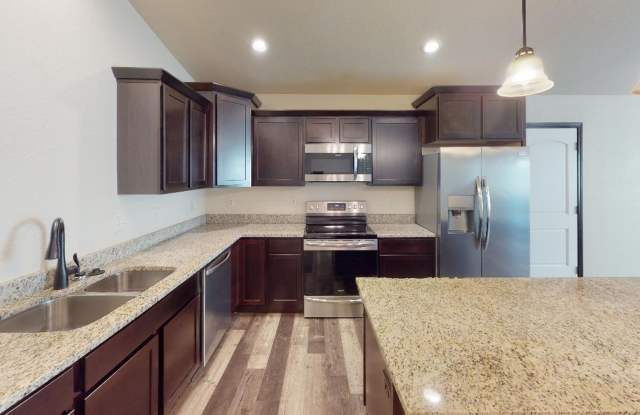 Stylish Living in a 3-Bed, 2-Bath Townhome with a 2-Car Garage Gallery 4