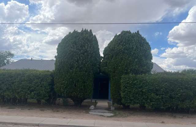 Charming 4 Bedroom 2 Bathroom home in the middle of Benson AZ. Gallery 3