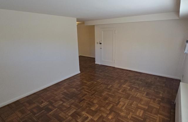 4924 Battery Lane #4 Gallery 2