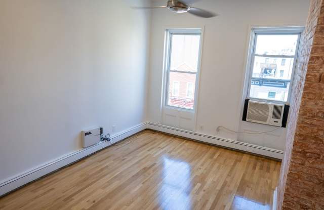 211 ADAMS ST Gallery 4