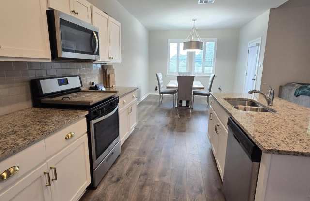 219 S Lakepointe Drive Gallery 3