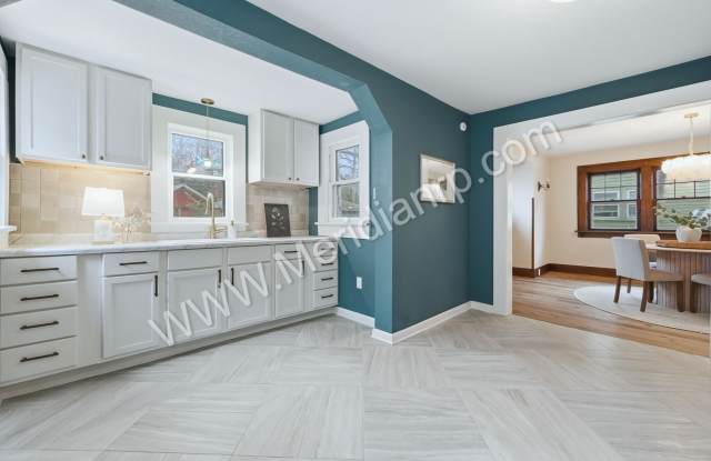 931 Woodview Boulevard Gallery 2
