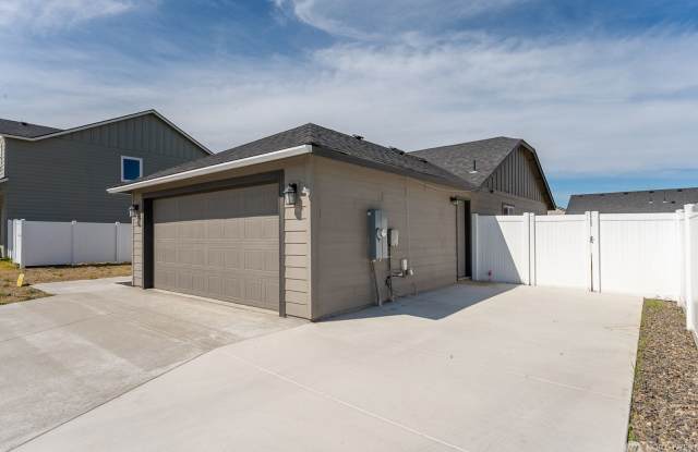 Never been rented before new home in Mae Valley, 3 bed 2 bath house photos photos