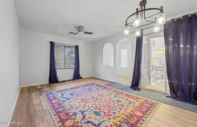 1944 N 77TH Glen Gallery 4