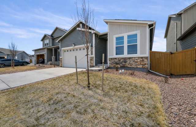 Gorgeous 5 Bed 3 bath Home In Aspen Meadows!! photos photos