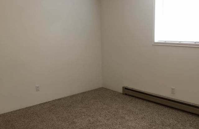 2 Bedroom, 1 Bathroom Duplex - Located near Sky Lakes and Oregon Tech! Gallery 4