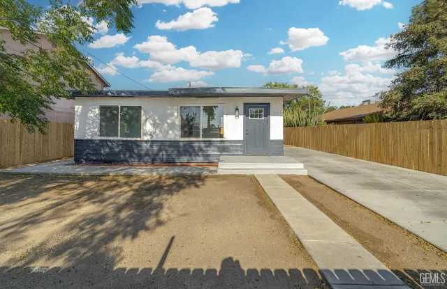 Newley Remodeled 2 BD 1 Ba with big lot photos photos