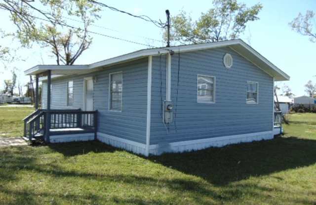 3 bedroom 2 bath home on large corner lot! Gallery 3