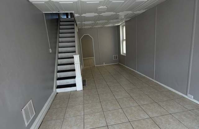 Beautiful 4-Bedroom Home with Modern Updates Gallery 4