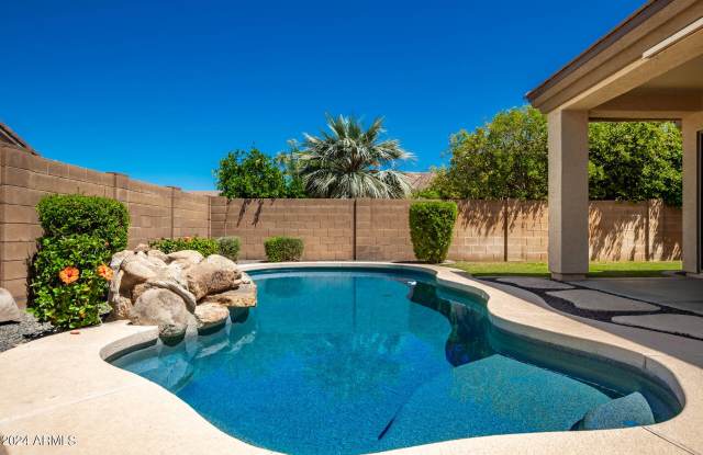 6844 S PINEHURST Drive Gallery 4