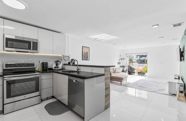 6545 Indian Creek Dr Gallery 2