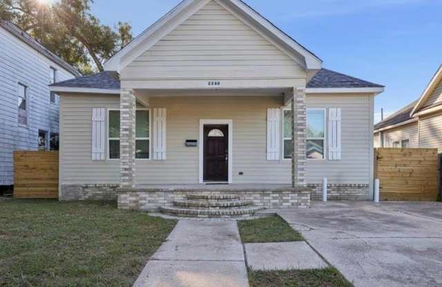 2290 Orange Street photos photos