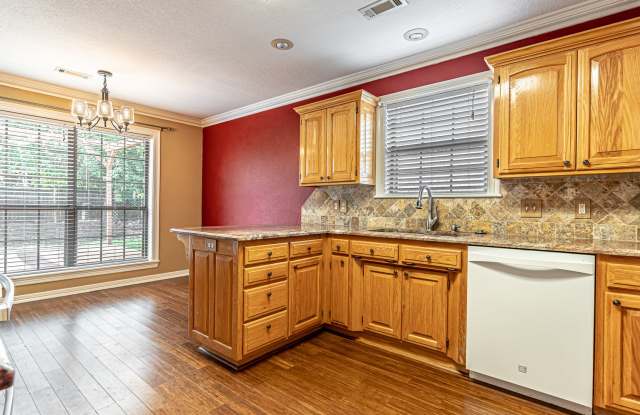 Classic Brick Home in Fayetteville! Gallery 4