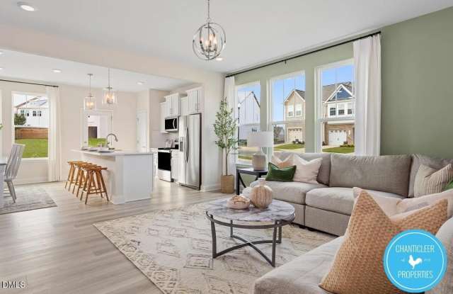 40 Amaryllis Lane photos photos