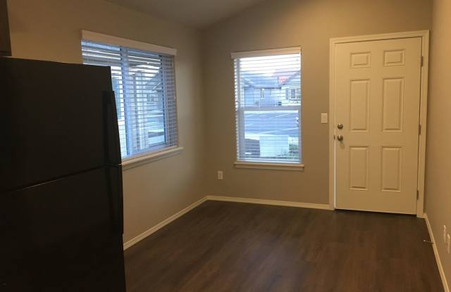 1 Bedroom / 1 Bathroom Cottage in SW Redmond Gallery 4