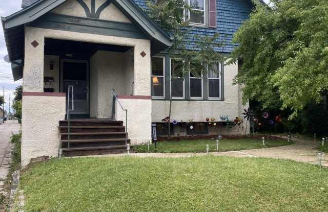 1818 E Kenwood Blvd photos photos
