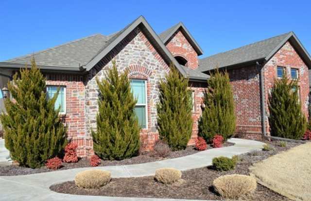 Gorgeous custom home with heated pool Gallery 2