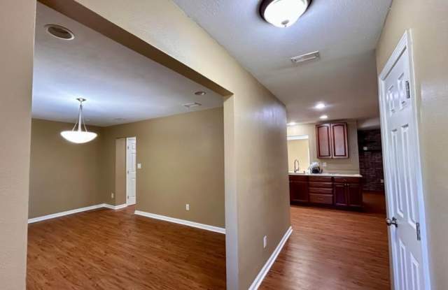 11925 Longwood Drive Gallery 3