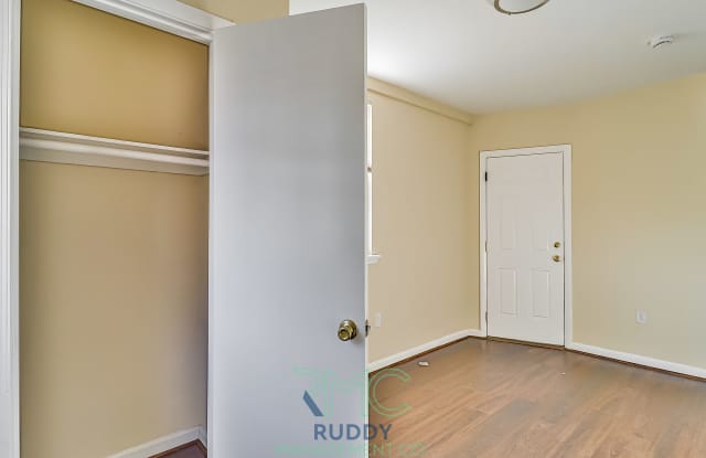 Come Home to Buena Vista 3 Bedroom Apartment in SE Washington DC Gallery 1