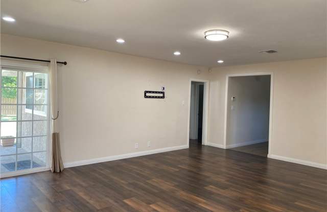 1122 N Walnut Avenue Gallery 3