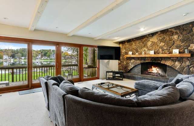 Powers Lake Waterfront Home with Private Pier Available for Monthly Rental Gallery 3