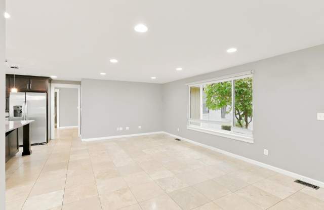 Spacious Puyallup Home with Bonus Room, Patio & Car Garage Gallery 4