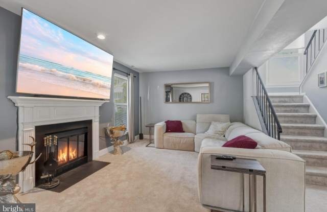 11 WINDINGBROOK Court Gallery 2