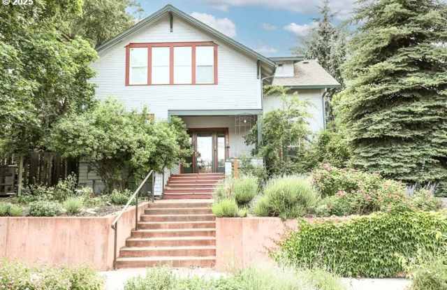 Gorgeous Upscale 4 bed 2 bath photos photos