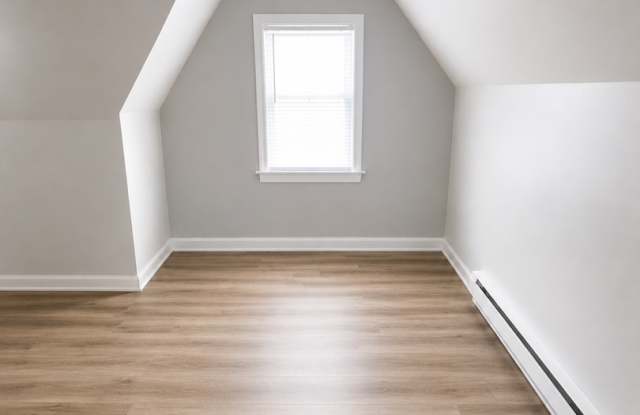 1109 E Kirby Ave (Whim &amp; Proper, LLC) Gallery 4