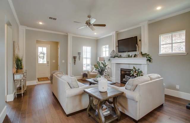 Spacious 4 Bedroom 3 Bathroom house in Vintage! photos photos