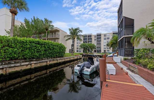 16 ROYAL PALM Way Gallery 4
