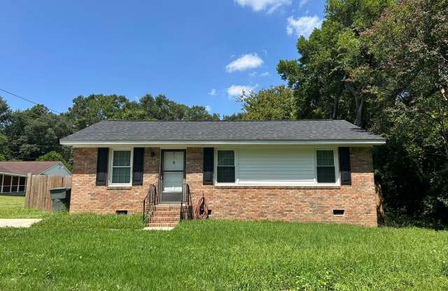 Spacious 3-Bedroom Home with Expansive Backyard Gallery 3