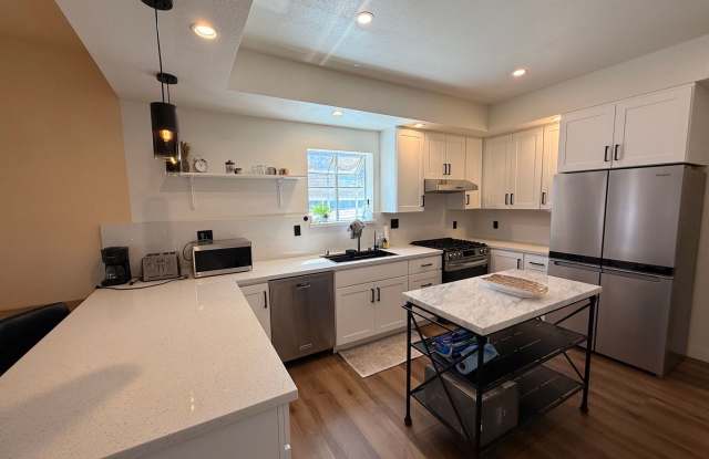 Charming furnished 1BR/1BA Room in Oakland. photos photos