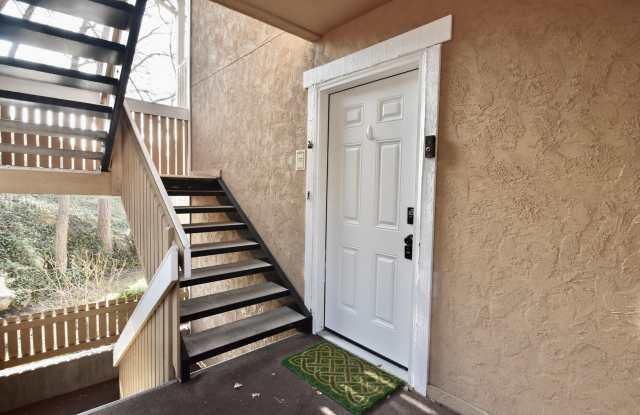 Remodeled 2 Bedroom 2 Bath Unit in HOA Community with Great Amenities! photos photos