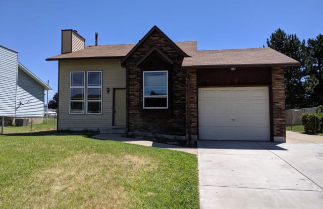 5622 S 2950 W - 5622 South 2950 West, Roy, UT 84067