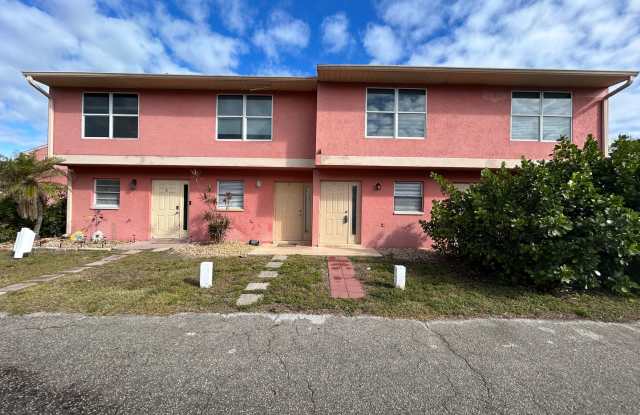 Adorable 2/1.5 Townhouse minutes from Sanibel Island - 13437 Heald Lane, Iona, FL 33908