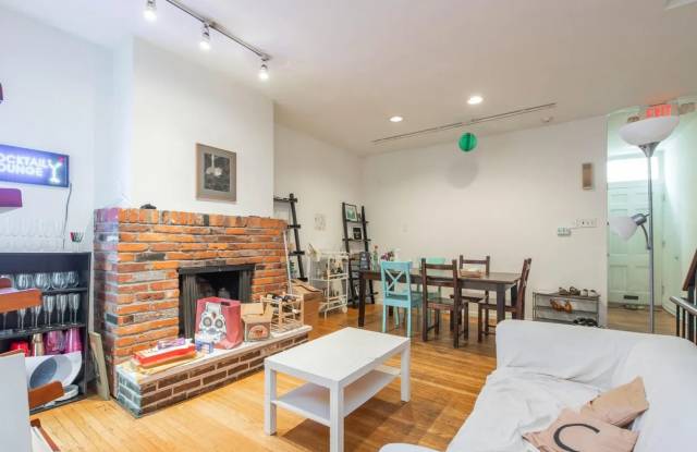 3928 Delancey Street Gallery 3