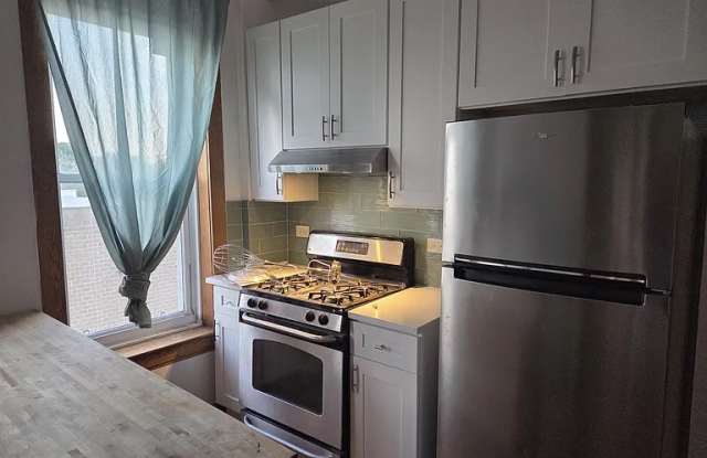 2404 W Superior St photos photos