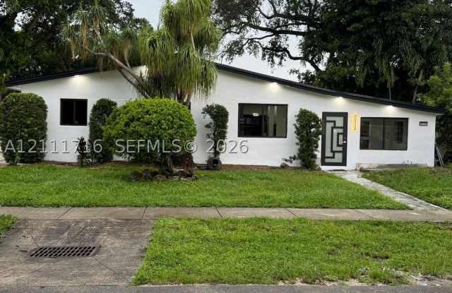 4120 SW 31st Dr Gallery 1
