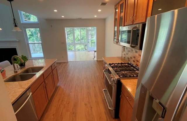 13580 Weycroft Circle Gallery 3