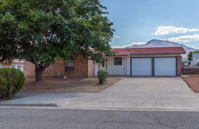 Fabulous Northeast Rental Home, just minutes to Ft. Bliss! - 10621 Captain Valtr Street, El Paso, TX 79924
