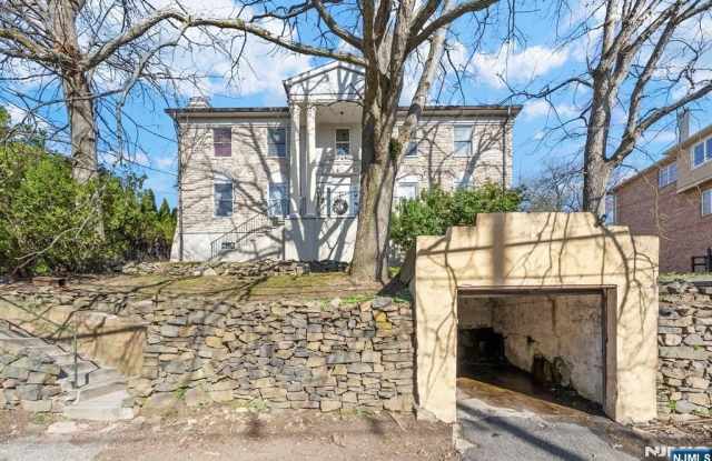 360 Gorge Road 2 photos photos