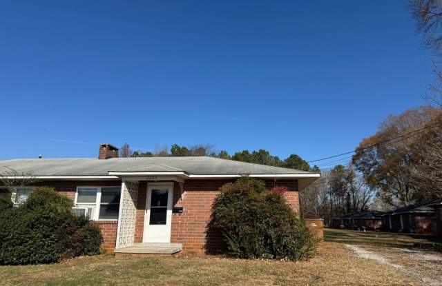 Updated Two Bedroom Duplex in Lincolnton photos photos