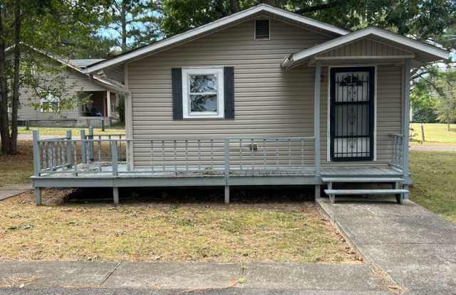 University Place 1- Charming 2 BD, 1 BA Home! Gallery 1