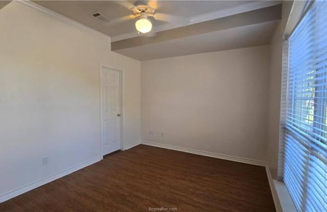 913 Crepe Myrtle Street Gallery 3