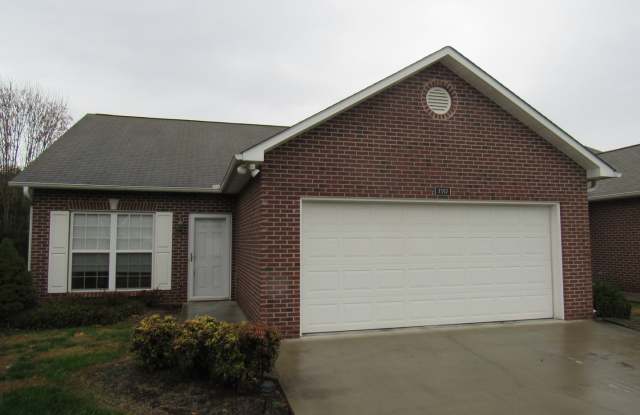 2 bed, 2 bath, 2 car garage ranch style home in N. Knoxville - 7357 Long Shot Lane, Knoxville, TN 37918